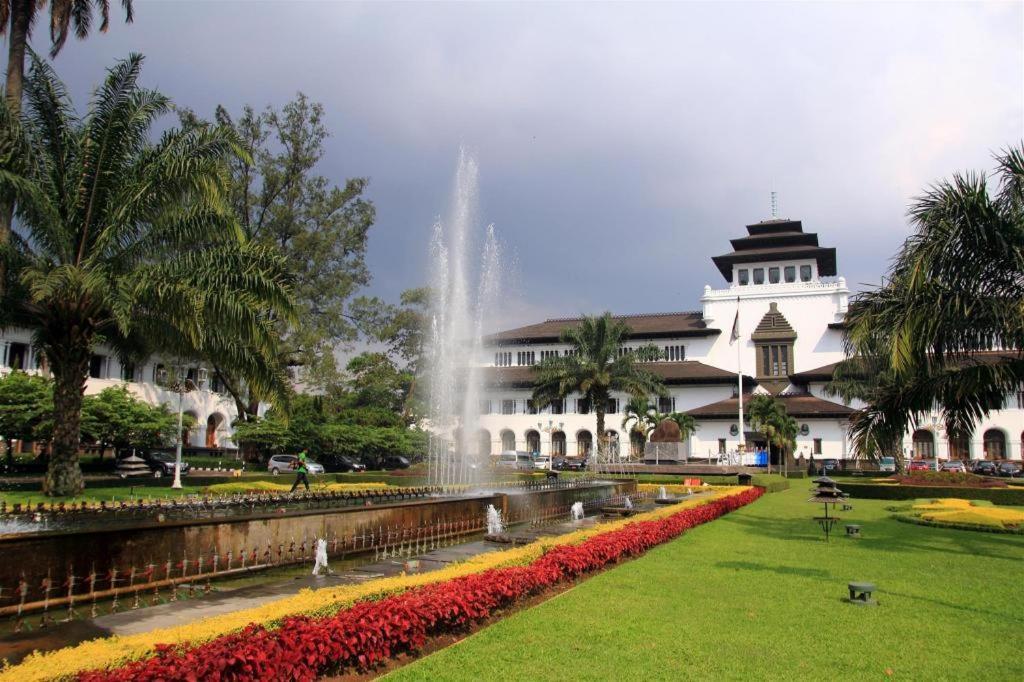 Hotel Cihampelas 1 Bandung Buitenkant foto